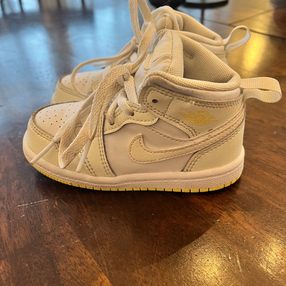 Kids White High-Top Sneakers - Picture 2 of 3